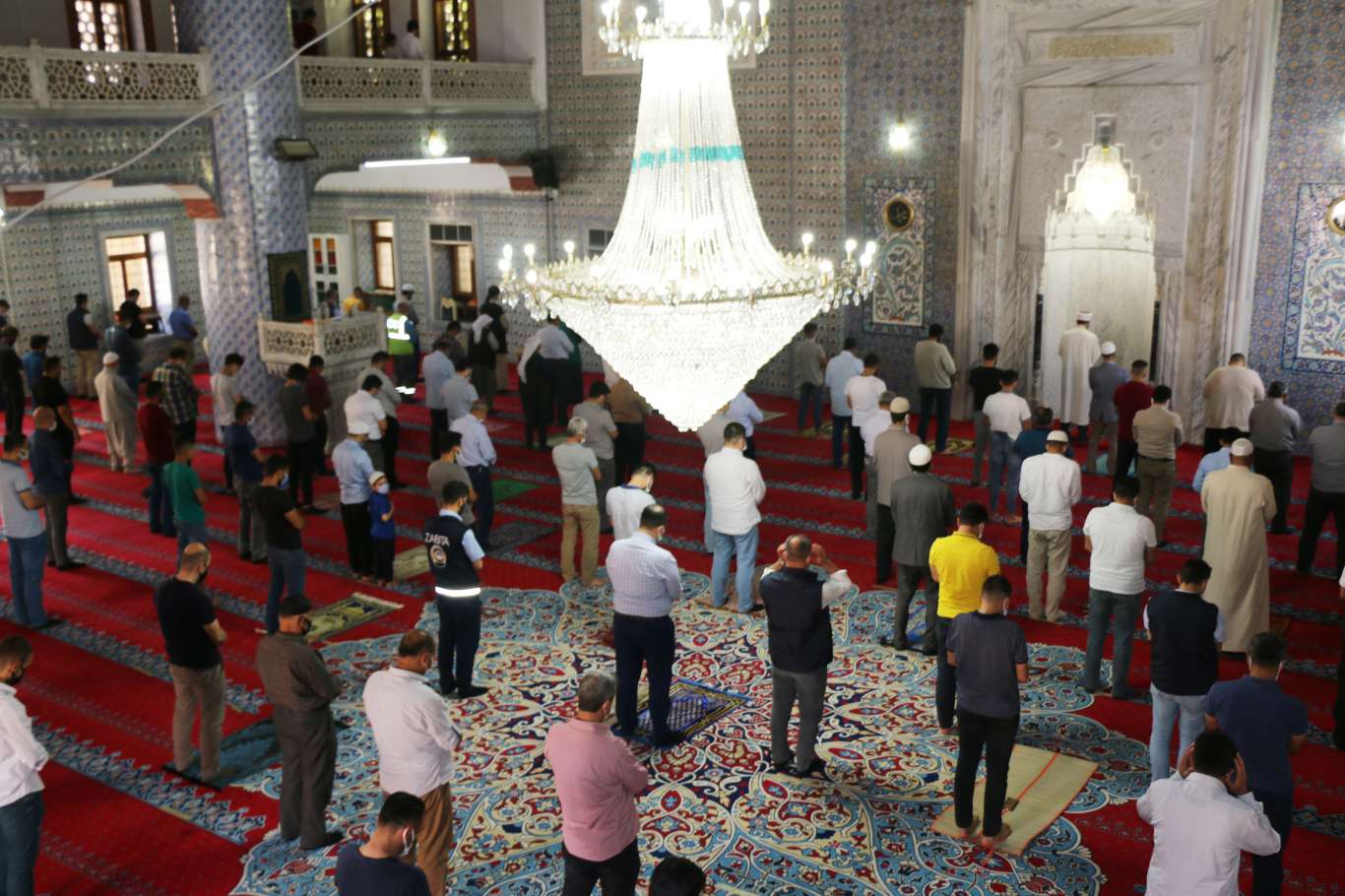Balıklıgöl'de tam kapanma uygulamasının ilk cuma namazı kılındı Balıklıgöl'de tam kapanma uygulamasının ilk cuma namazı kılındı